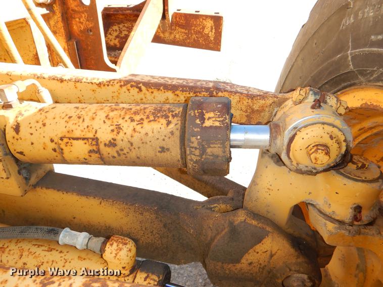 image for item DE0047 1983 Caterpillar 120G motor grader