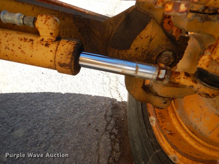 image for item DE0047 1983 Caterpillar 120G motor grader