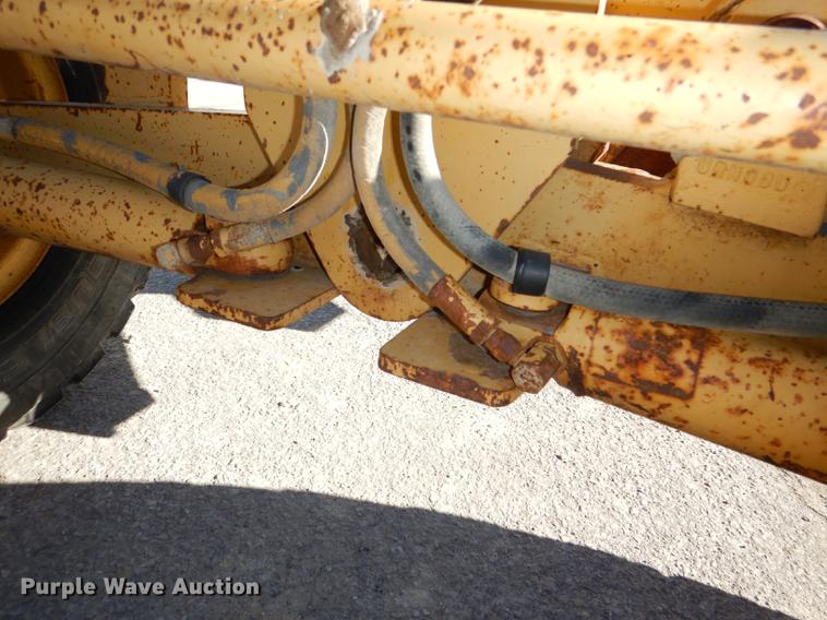 image for item DE0047 1983 Caterpillar 120G motor grader