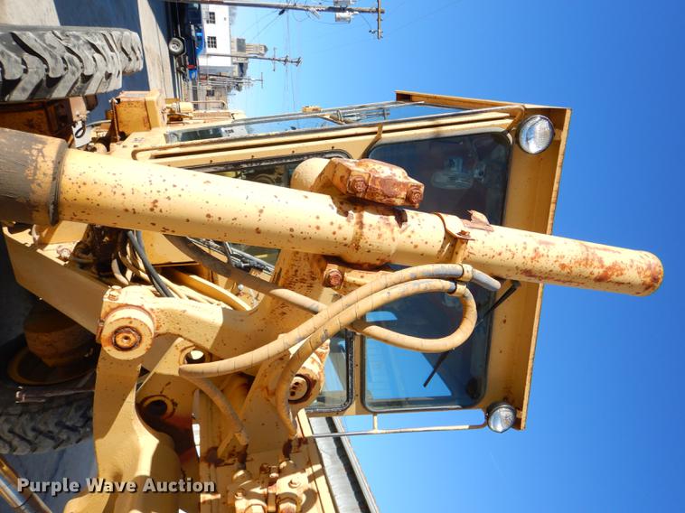 image for item DE0047 1983 Caterpillar 120G motor grader