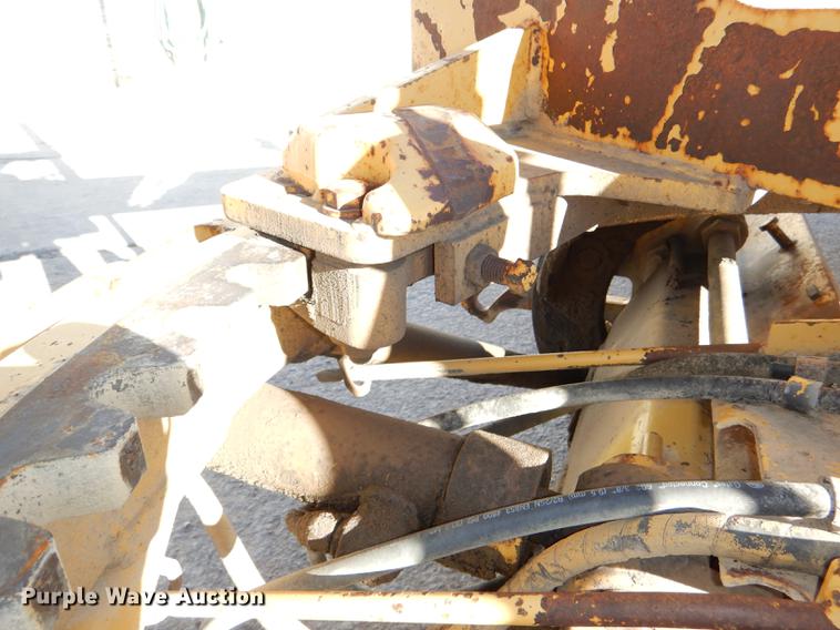 image for item DE0047 1983 Caterpillar 120G motor grader