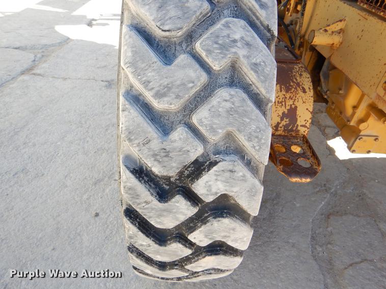 image for item DE0047 1983 Caterpillar 120G motor grader