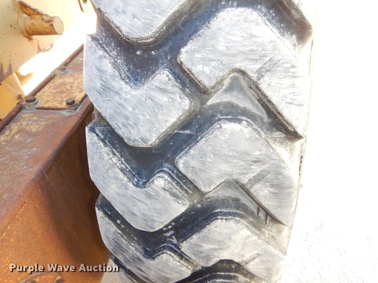 image for item DE0047 1983 Caterpillar 120G motor grader