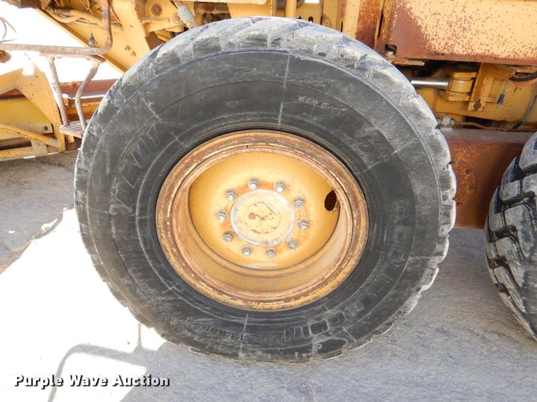 image for item DE0047 1983 Caterpillar 120G motor grader