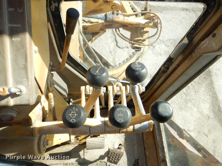 image for item DE0047 1983 Caterpillar 120G motor grader