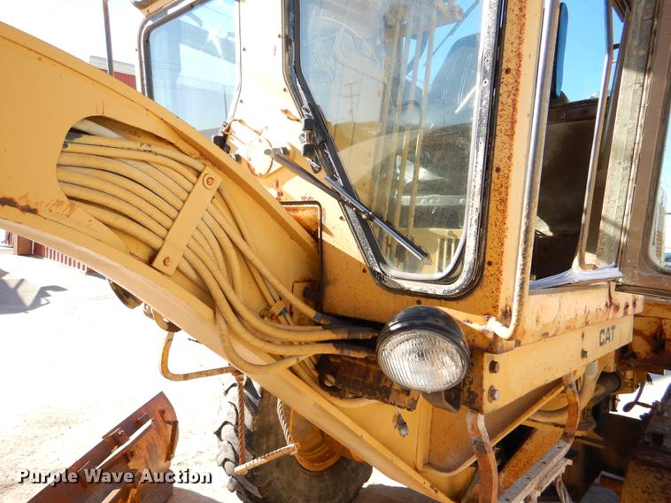 image for item DE0047 1983 Caterpillar 120G motor grader