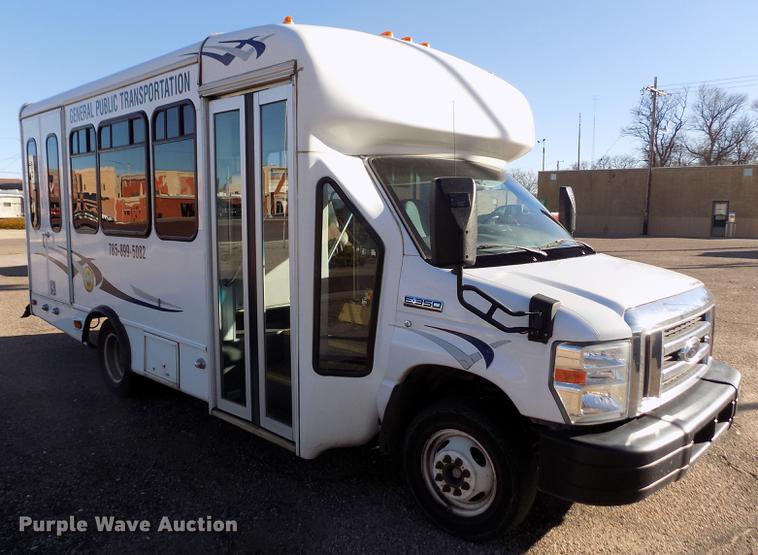 image for item DE0420 2009 Ford E350 Starcraft shuttle bus