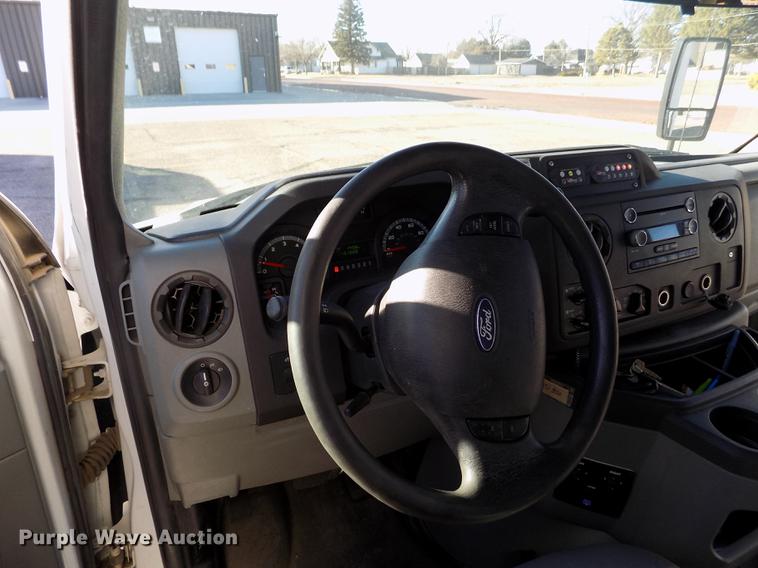 image for item DE0420 2009 Ford E350 Starcraft shuttle bus