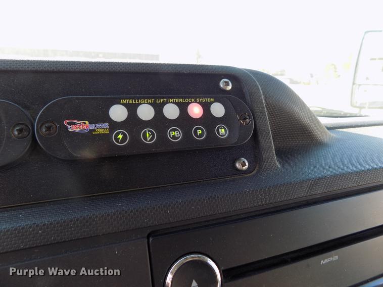 image for item DE0420 2009 Ford E350 Starcraft shuttle bus