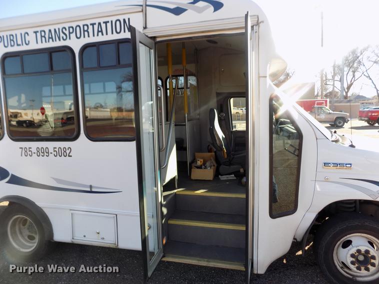 image for item DE0420 2009 Ford E350 Starcraft shuttle bus