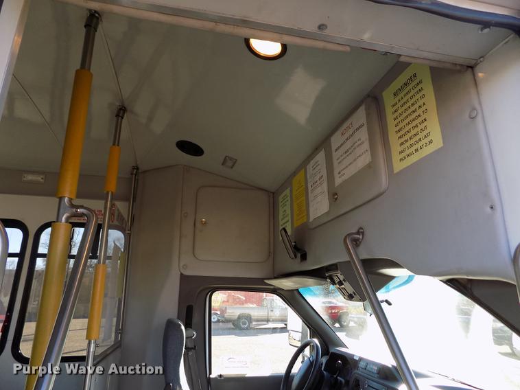 image for item DE0420 2009 Ford E350 Starcraft shuttle bus