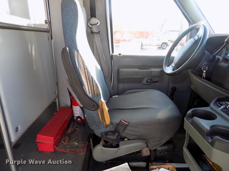 image for item DE0420 2009 Ford E350 Starcraft shuttle bus