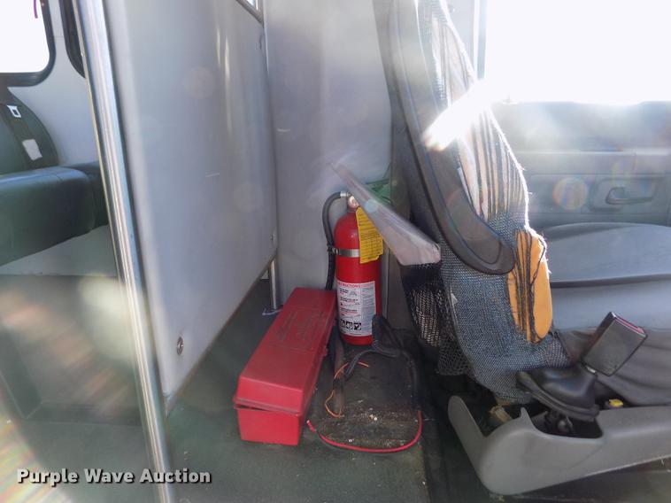 image for item DE0420 2009 Ford E350 Starcraft shuttle bus