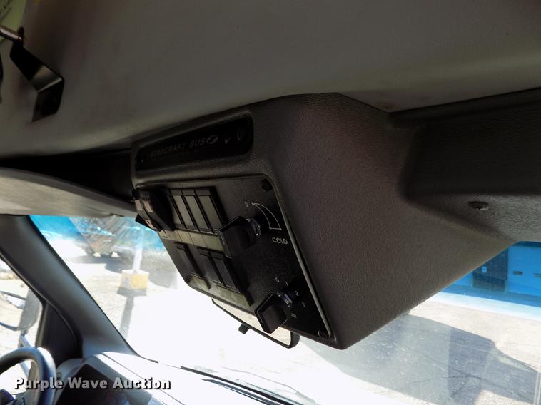 image for item DE0420 2009 Ford E350 Starcraft shuttle bus