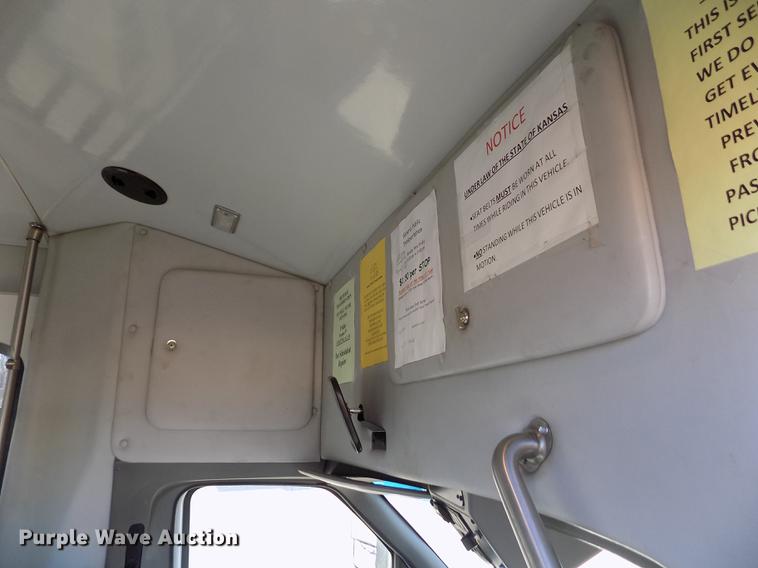 image for item DE0420 2009 Ford E350 Starcraft shuttle bus