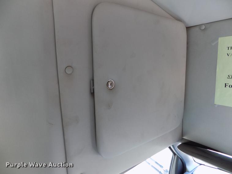 image for item DE0420 2009 Ford E350 Starcraft shuttle bus