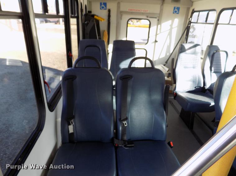 image for item DE0420 2009 Ford E350 Starcraft shuttle bus