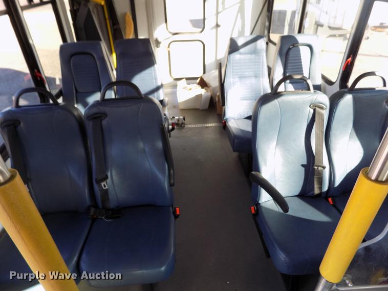 image for item DE0420 2009 Ford E350 Starcraft shuttle bus