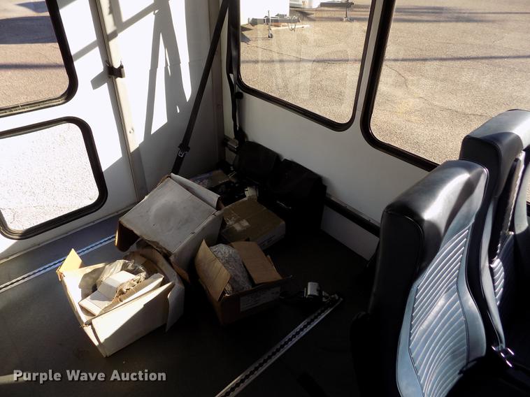 image for item DE0420 2009 Ford E350 Starcraft shuttle bus