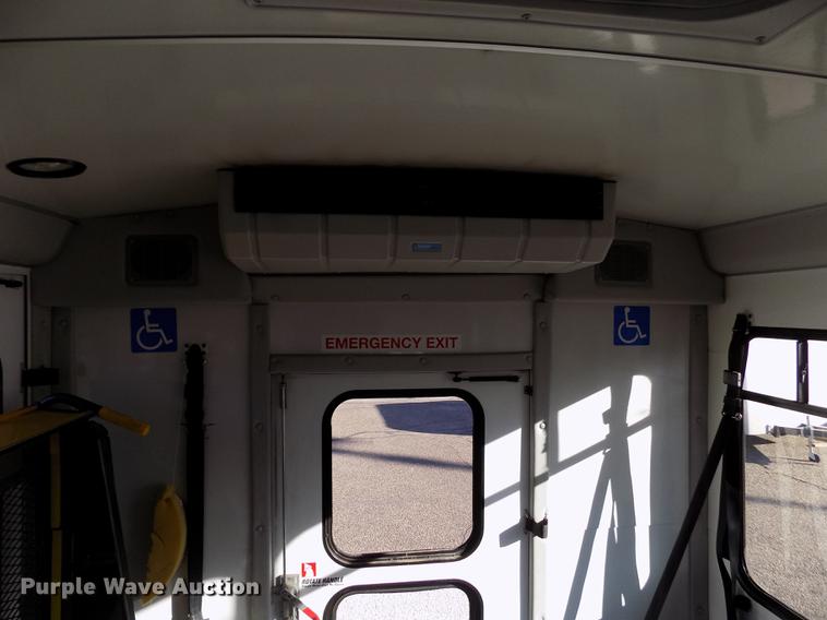 image for item DE0420 2009 Ford E350 Starcraft shuttle bus