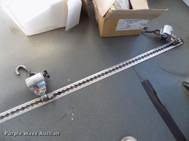 image for item DE0420 2009 Ford E350 Starcraft shuttle bus