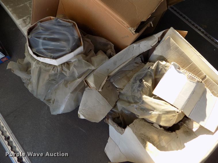 image for item DE0420 2009 Ford E350 Starcraft shuttle bus