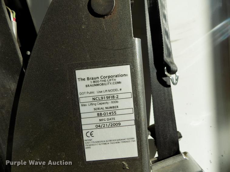 image for item DE0420 2009 Ford E350 Starcraft shuttle bus