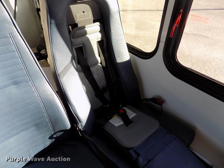 image for item DE0420 2009 Ford E350 Starcraft shuttle bus