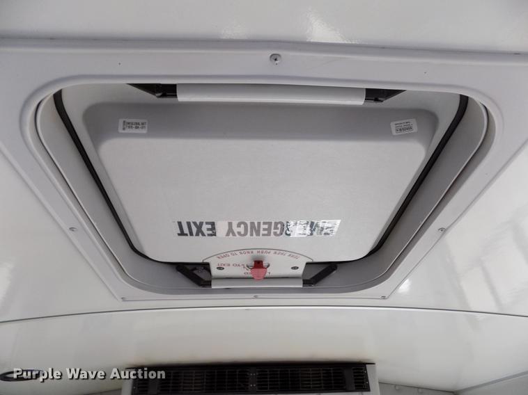 image for item DE0420 2009 Ford E350 Starcraft shuttle bus