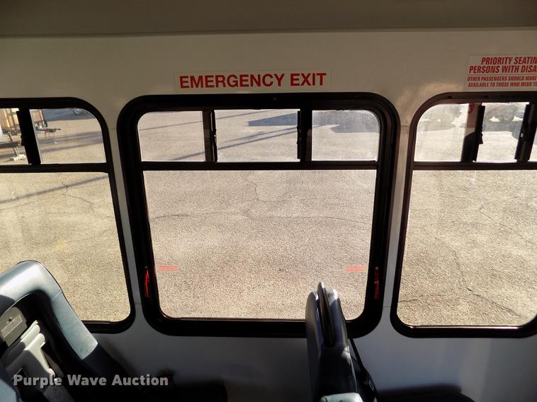 image for item DE0420 2009 Ford E350 Starcraft shuttle bus