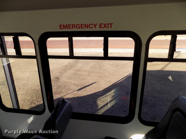 image for item DE0420 2009 Ford E350 Starcraft shuttle bus