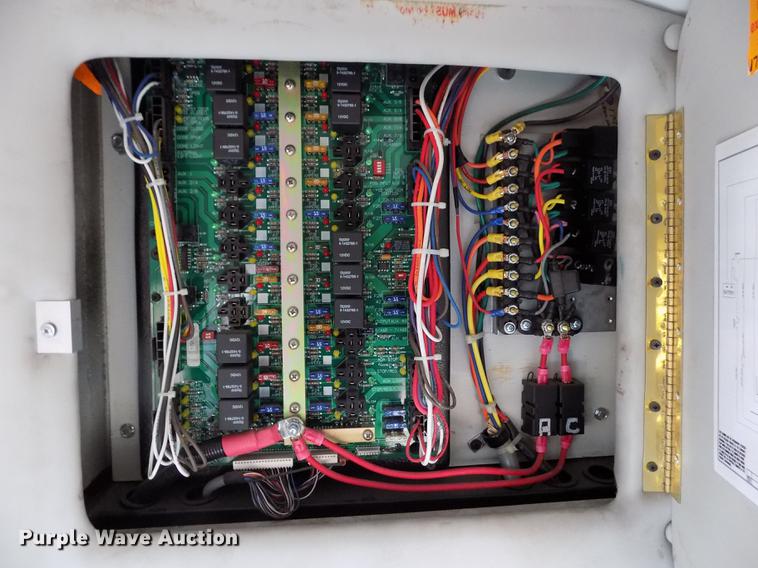 image for item DE0420 2009 Ford E350 Starcraft shuttle bus