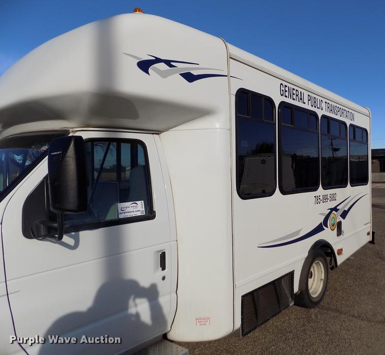 image for item DE0420 2009 Ford E350 Starcraft shuttle bus