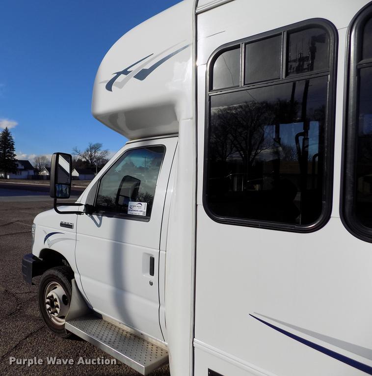 image for item DE0420 2009 Ford E350 Starcraft shuttle bus