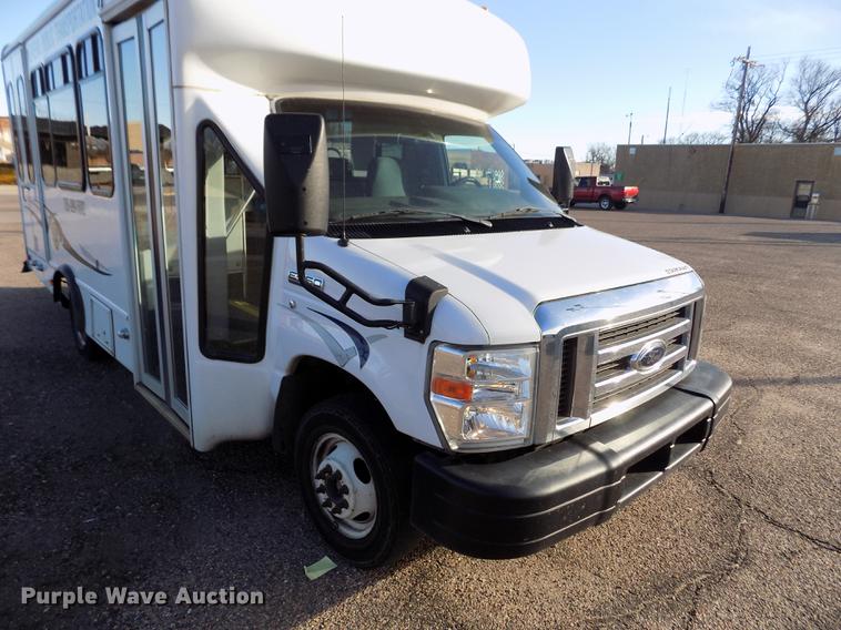 image for item DE0420 2009 Ford E350 Starcraft shuttle bus