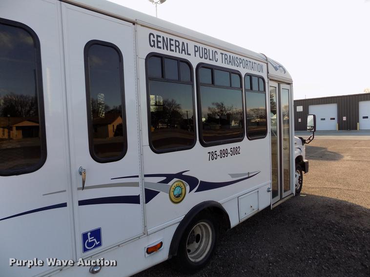 image for item DE0420 2009 Ford E350 Starcraft shuttle bus