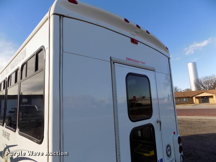 image for item DE0420 2009 Ford E350 Starcraft shuttle bus