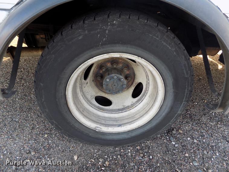 image for item DE0420 2009 Ford E350 Starcraft shuttle bus