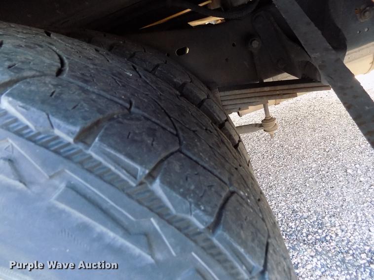 image for item DE0420 2009 Ford E350 Starcraft shuttle bus