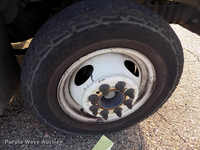 image for item DE0420 2009 Ford E350 Starcraft shuttle bus