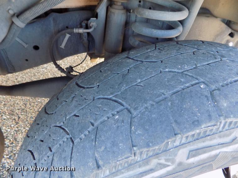 image for item DE0420 2009 Ford E350 Starcraft shuttle bus