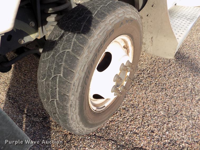 image for item DE0420 2009 Ford E350 Starcraft shuttle bus