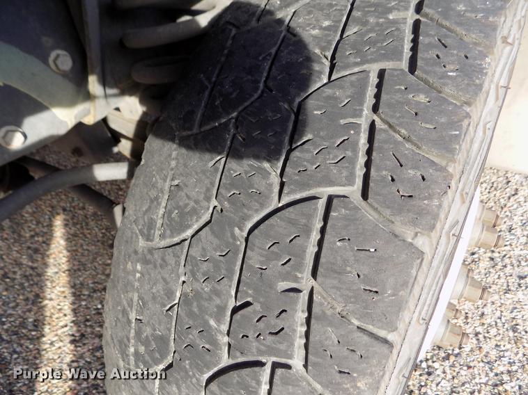 image for item DE0420 2009 Ford E350 Starcraft shuttle bus