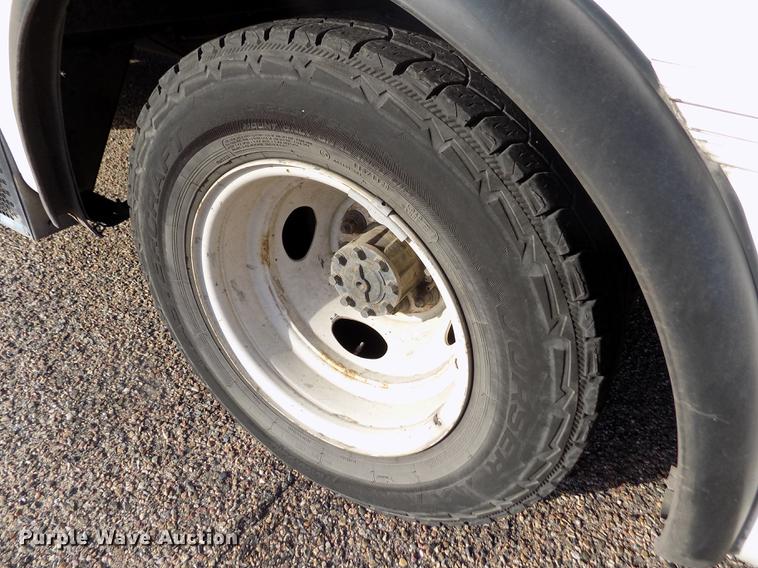 image for item DE0420 2009 Ford E350 Starcraft shuttle bus