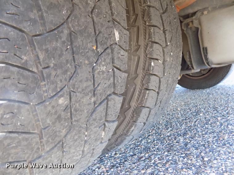 image for item DE0420 2009 Ford E350 Starcraft shuttle bus