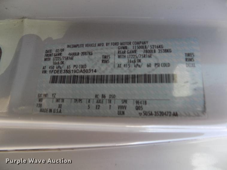 image for item DE0420 2009 Ford E350 Starcraft shuttle bus