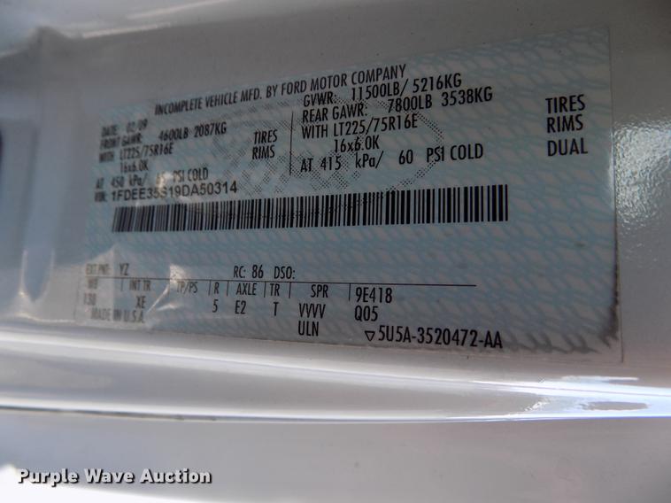 image for item DE0420 2009 Ford E350 Starcraft shuttle bus