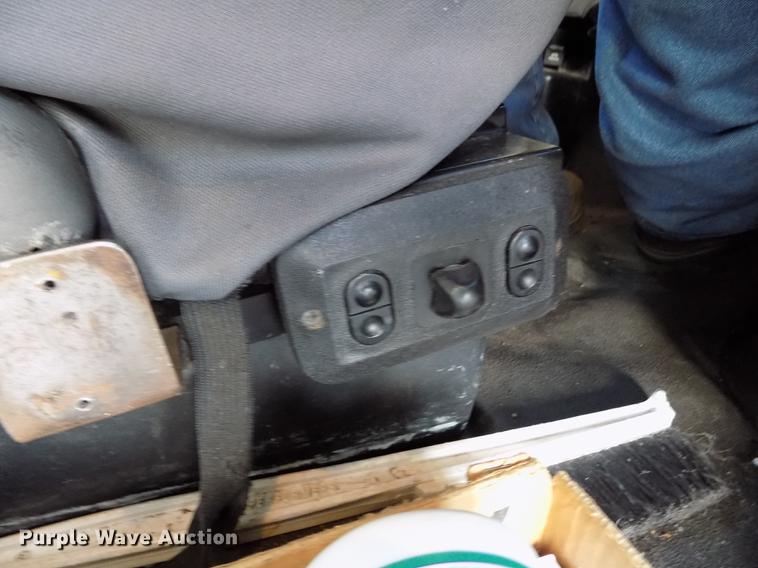 image for item DE0420 2009 Ford E350 Starcraft shuttle bus