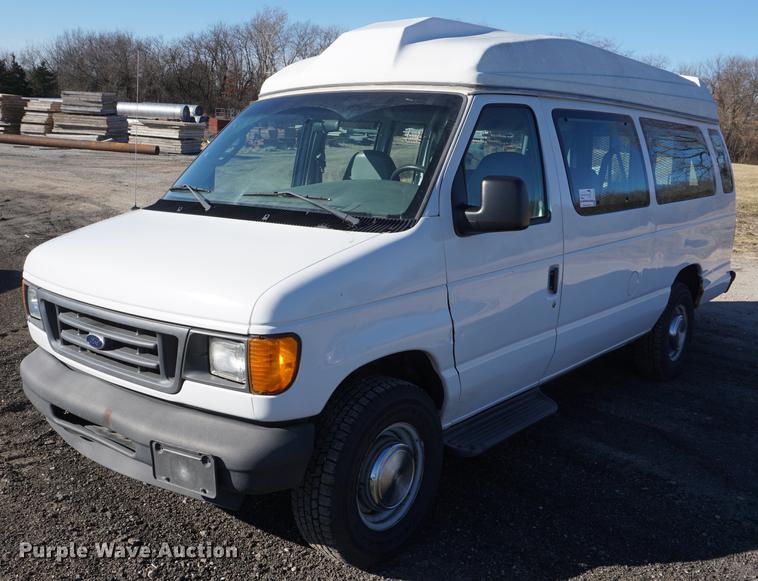 image for item DE3356 2003 Ford E350 Super Duty van