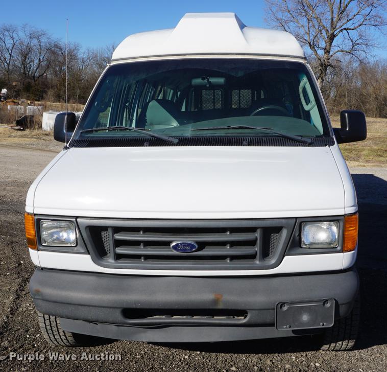 image for item DE3356 2003 Ford E350 Super Duty van